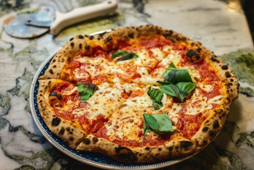 Creamy Veg Pizza (क्रीमी वेज पिज्जा)
