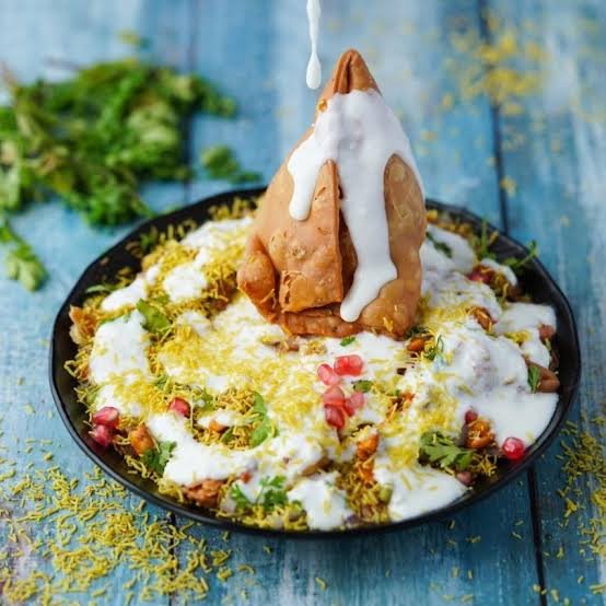 Dahi Samosa (दही समोसा)